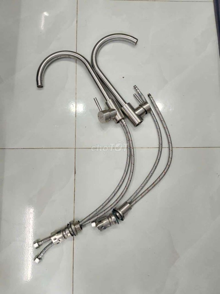 Thanh lý 2 vòi nước inox mới