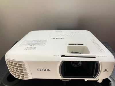 Máy Chiếu Full HD Epson Tw750 độ sáng cao giá rẻ. Mua bán Đồ dùng văn phòng tại Quận Cẩm Lệ Đà Nẵng được đăng bởi Trường Máy Chiếu