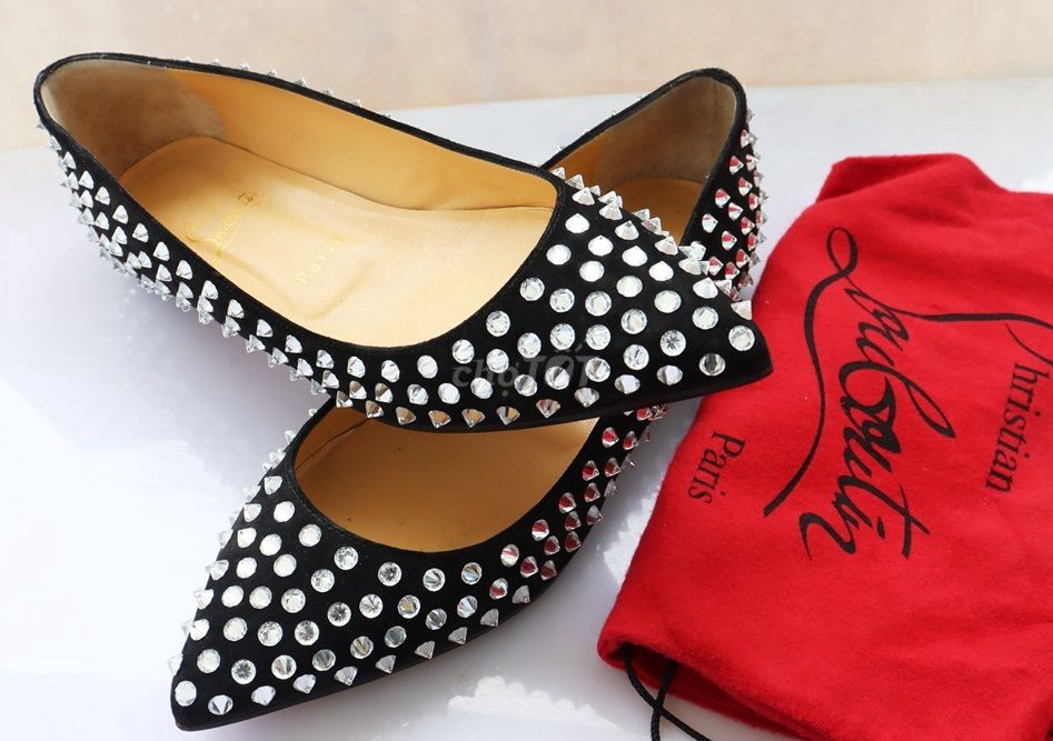 Giày bệt Nữ Louboutin Paris đính đinh size 38. Mua bán Giày dép tại Thành phố Thủ Đức Tp Hồ Chí Minh được đăng bởi Anh Tuấn hình 1