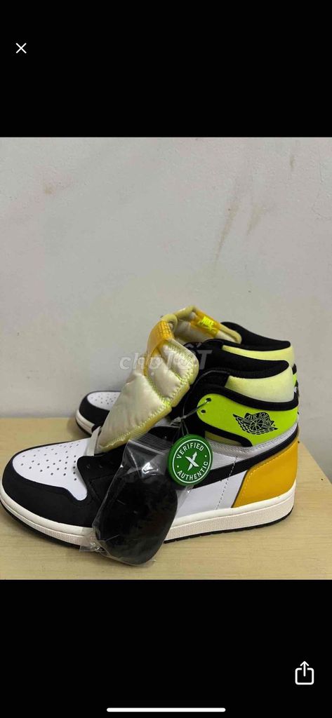 Giày thể thao Nike Air Jordan 1 Vàng, đen, trắng s. Mua bán Giày dép tại Quận Ngũ Hành Sơn Đà Nẵng được đăng bởi Hoàng Trần  hình 1