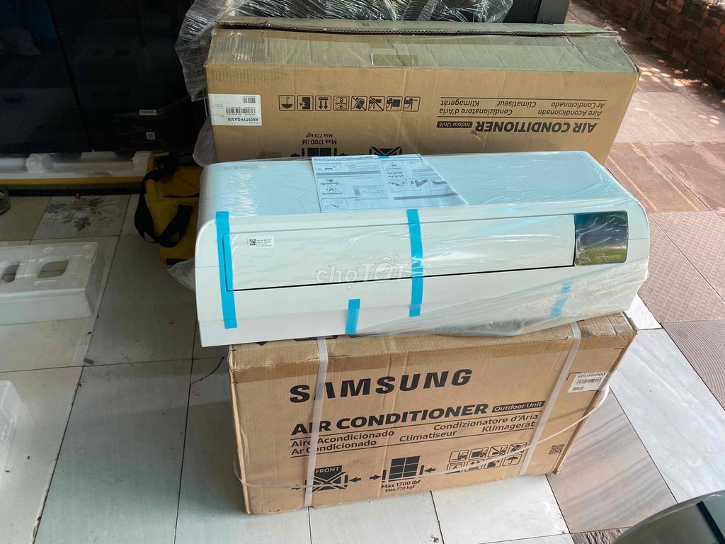 Máy lạnh Samsung Inverter 1 HP AR10TYHYCWKNSV