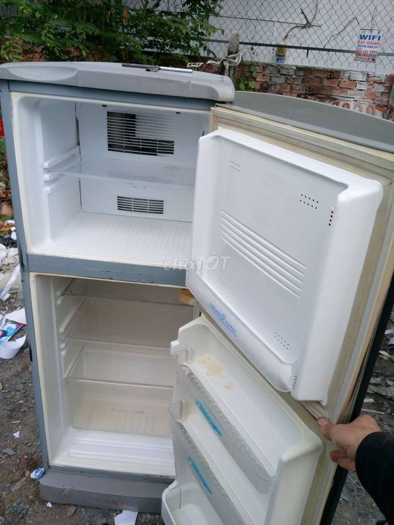 Cần bán tủ lạnh 130l