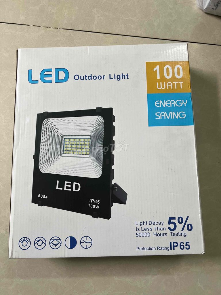 đèn led pha 100w ánh sáng trắng