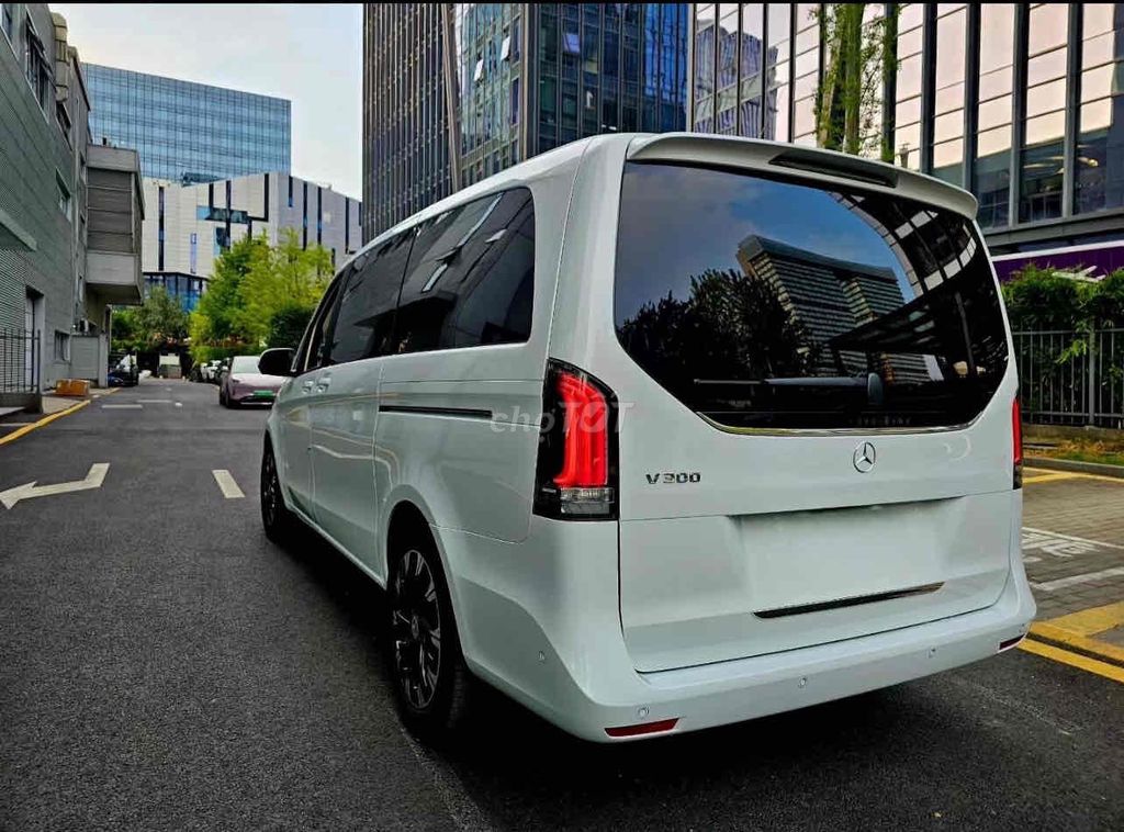 Mercedes Benz V Class 2025 V300 Avantgarde. Mua bán Ô tô tại Quận 7 Tp Hồ Chí Minh được đăng bởi Lâm Hoàng  hình 4