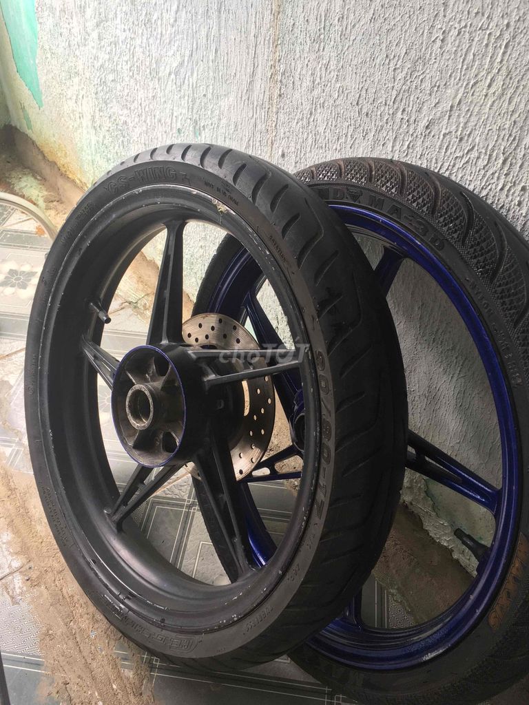 Mâm Exciter 135 còn 1 đĩa và nguyên cặp vỏ. Mua bán Phụ tùng xe tại Huyện Trảng Bom Đồng Nai được đăng bởi Nguyễn Văn Toàn hình 2