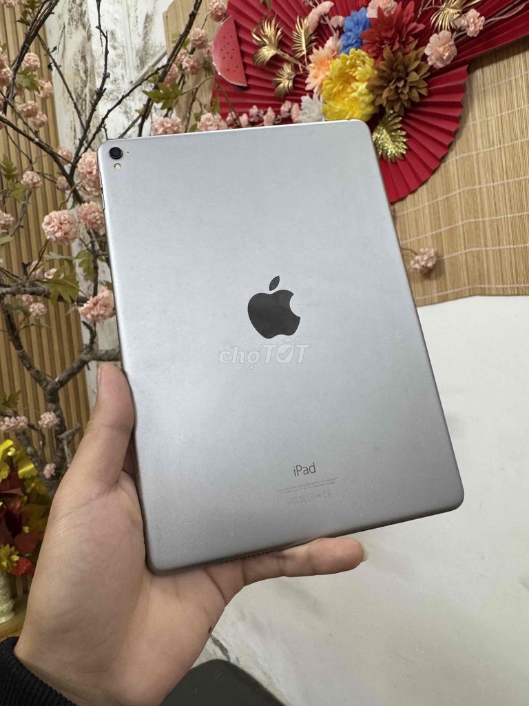Apple iPad Pro 9.7 inch 128GB Xám. Mua bán Máy tính bảng tại Quận Đống Đa Hà Nội được đăng bởi Nguyễn Đức  hình 1