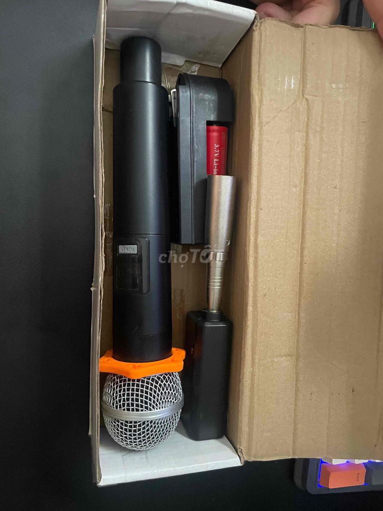 Micro karaoke không dây màu Đen. Mua bán Tivi, Âm thanh tại Quận Bình Thạnh Tp Hồ Chí Minh được đăng bởi Nguyễn Quốc Hiền hình 1