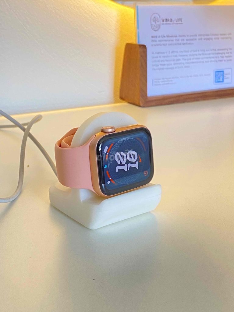 Apple Watch SE Hồng 40mm. Mua bán Thiết bị đeo thông minh tại Quận 7 Tp Hồ Chí Minh được đăng bởi Nguyễn Đức Ân hình 1