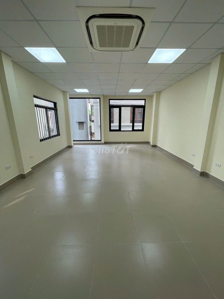 Cho thuê văn phòng Vương Thừa Vũ, 55m2, Tòa nhà 7T, thang máy, 7.5tr