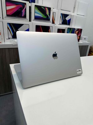Macbook pro 2019 màu Silver Core i9 32/1TB (Khủng)