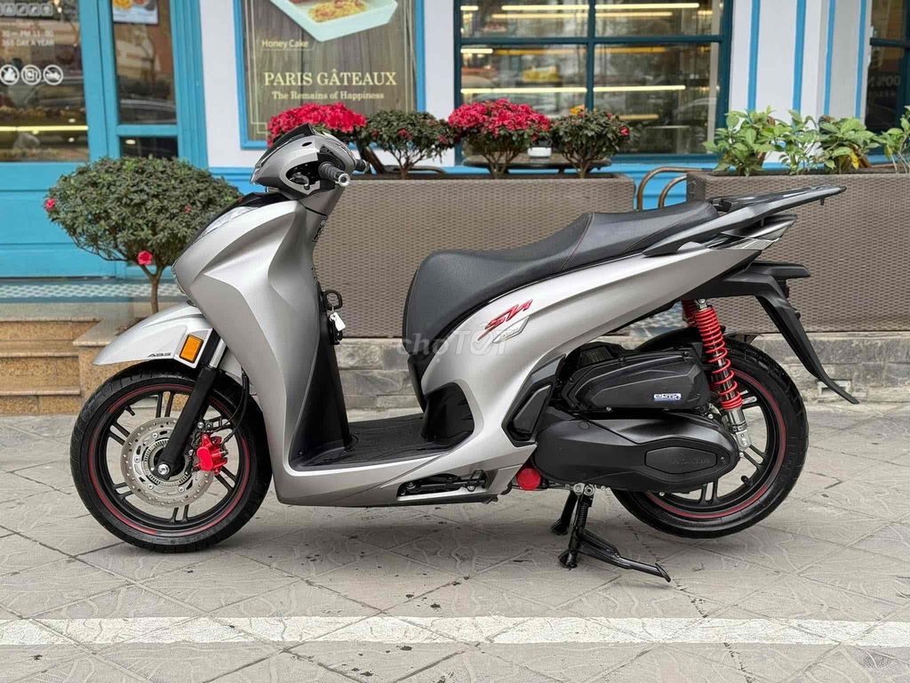 SH350 2024 bạc mới 99% - Trả trước 80tr nhận xe ✅. Mua bán Xe máy tại Quận Long Biên Hà Nội được đăng bởi Nguyễn thị xuân hình 4