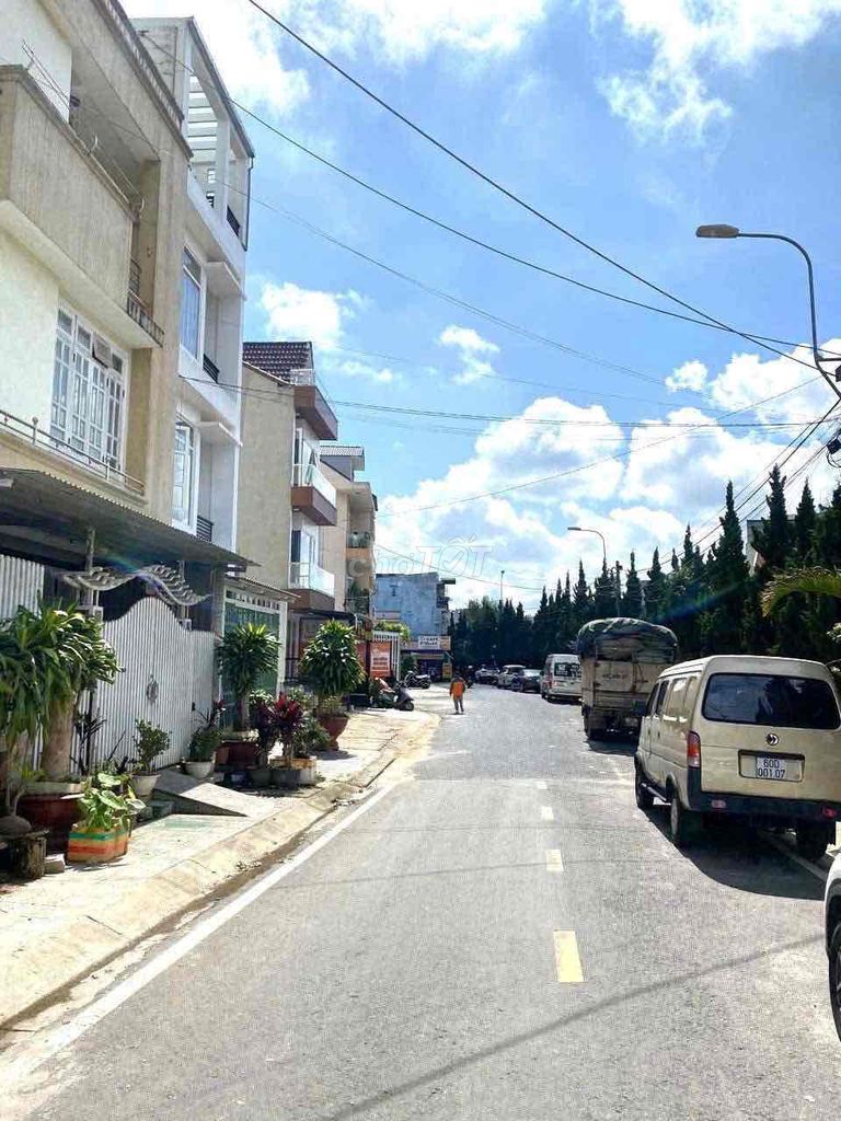 ПРОДАМ ДОМ В РАЙОНЕ ХОАНГ ДЬЕ В РАЙОНЕ КАМЛИ В ДАЛАТЕ ВСЕГО ЗА 5,4 МИЛЛИАРДА ДОЛЛАРОВ