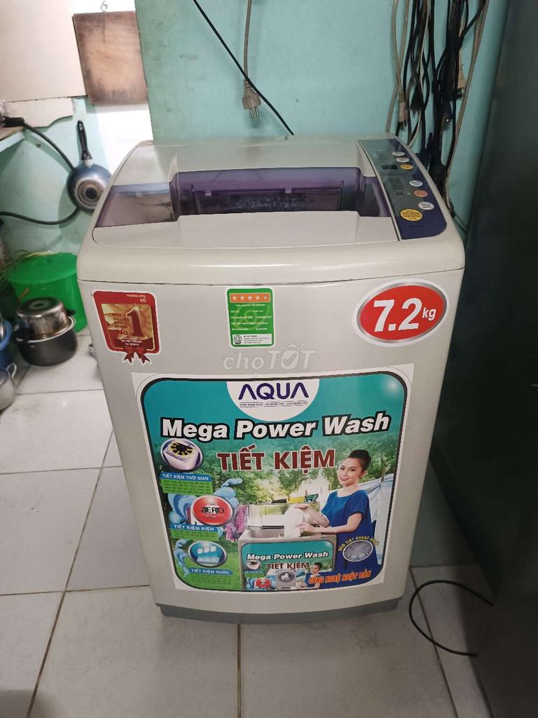 Cần bán máy giặt aqua 7,2 kg còn xài rất tốt