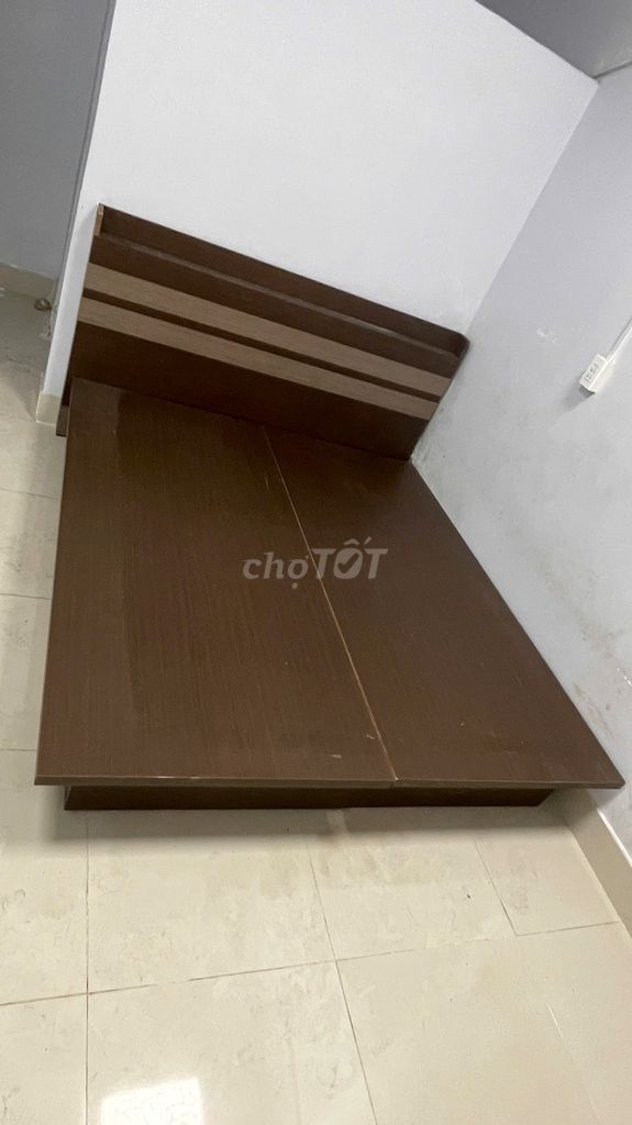 Thanh lý giường gỗ 1.8×2m, chắc chắn, dày. Mua bán Giường, chăn ga gối nệm tại Huyện Trảng Bom Đồng Nai được đăng bởi 江緯德 hình 1