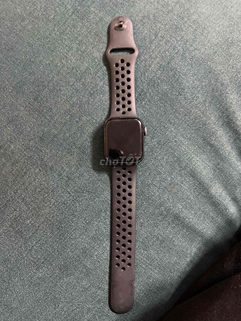 Apple Watch Series 4 Nike Đen 40mm. Mua bán Thiết bị đeo thông minh tại Quận Tân Bình Tp Hồ Chí Minh được đăng bởi Phúc lê hình 1