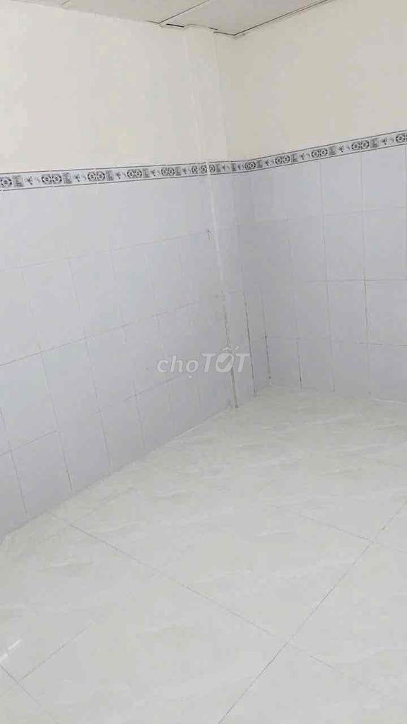 Дом у рынка TNPA по улице Ла Суан Оай, 1 этаж, антресоль, 2 спальни, 2 санузла