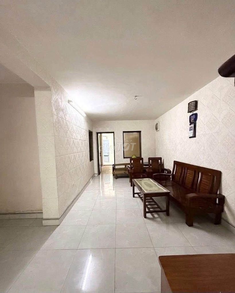 Квартира в коммунальном доме Маи Донг, Хоанг Май, 80 м², 2 переулка