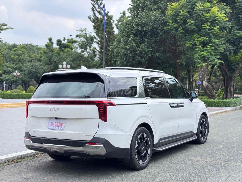 Kia Carnival 2024 Premium 8 мест Белый
