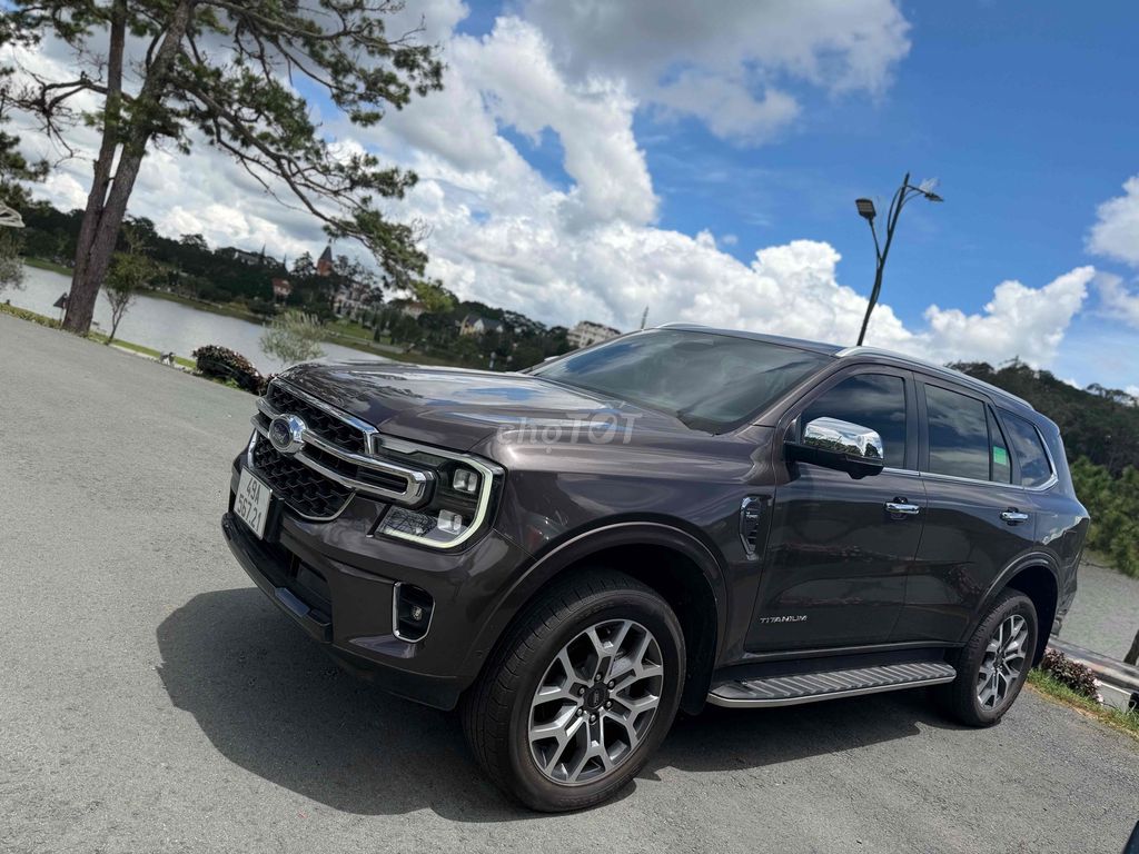 Ford Everest Titanium 4WD 2023 CHUẨN GIA ĐÌNH