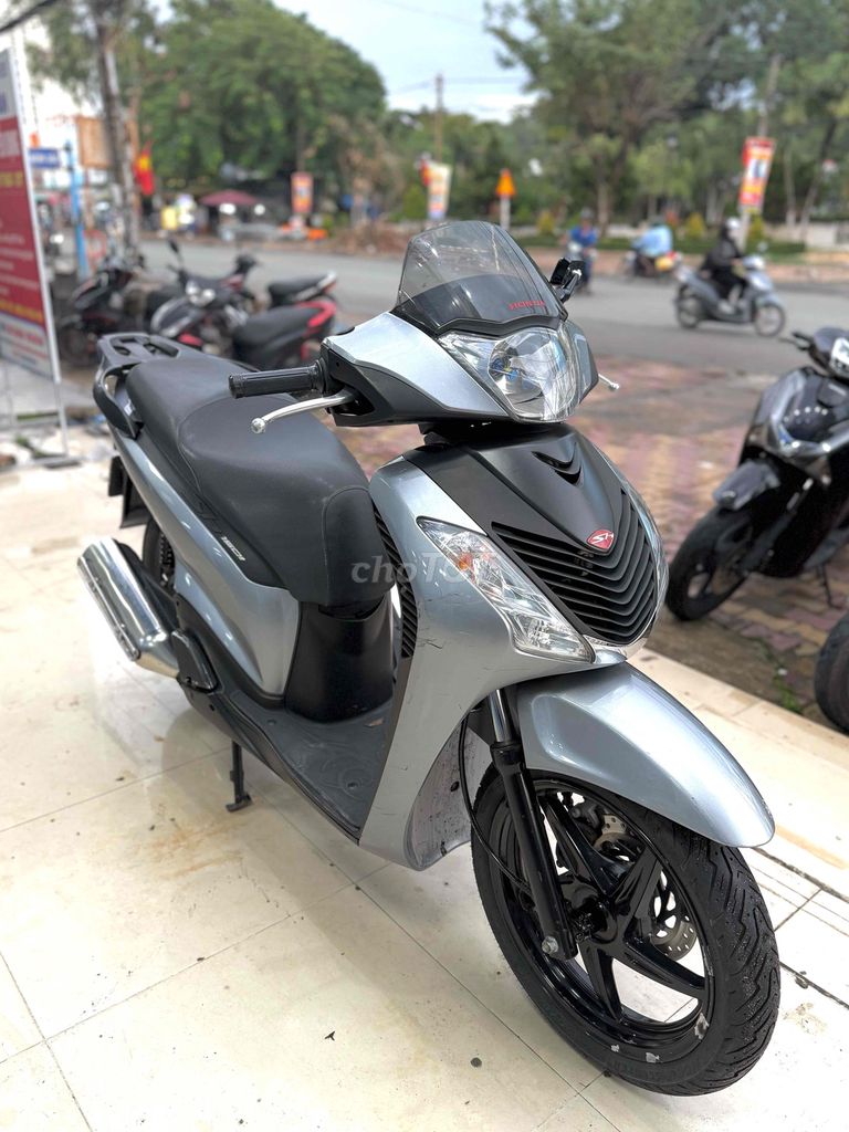 Sh nhập Ý 125, nắp chao chưa mở, đầu chưa rớt. Mua bán Xe máy tại Huyện Long Thành Đồng Nai được đăng bởi Tên chưa cung cấp hình 8