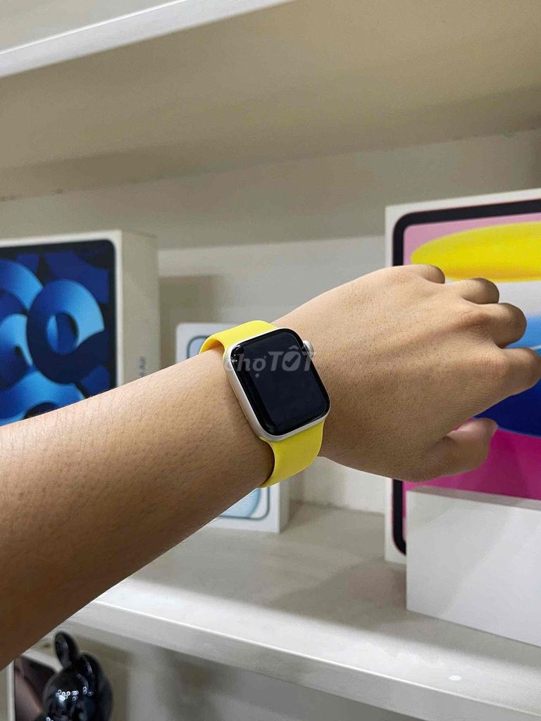 Apple Watch SE3 40mm GPS Starlight Mới Kích Hoạt. Mua bán Thiết bị đeo thông minh tại Quận Nam Từ Liêm Hà Nội được đăng bởi Hoàng Anh Dũng hình 1