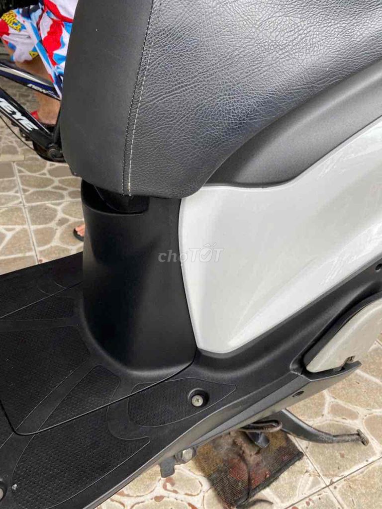 sh 150 mẫu Ý đời 2011 trắng đen. Mua bán Xe máy tại Quận Bình Thuỷ Cần Thơ được đăng bởi vũ hình 18