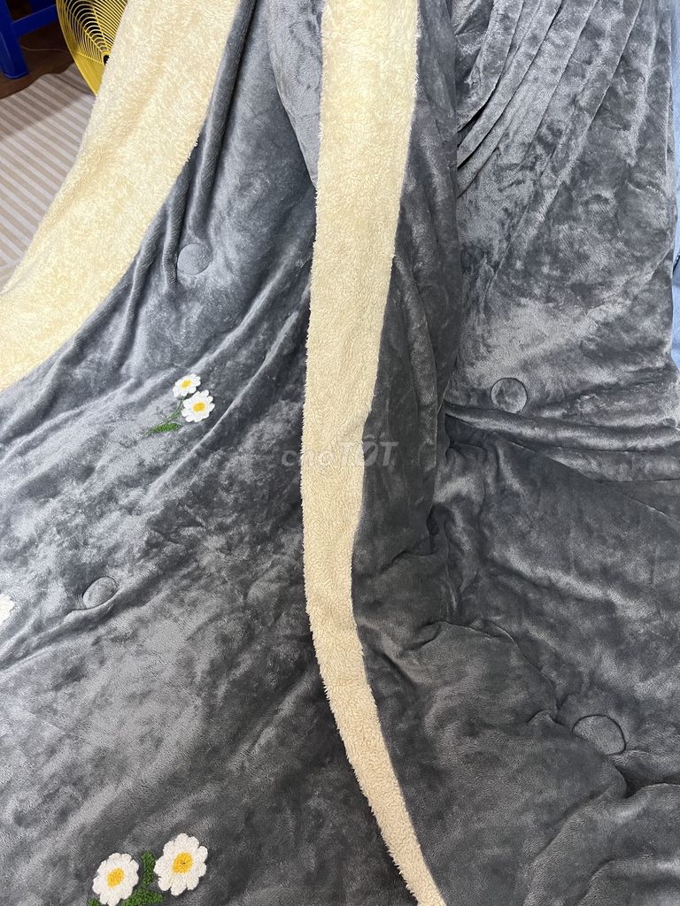 Chăn lông 2m2x1m8 siêu ấm. Mua bán Giường, chăn ga gối nệm tại Quận Đống Đa Hà Nội được đăng bởi Duy Anh hình 1