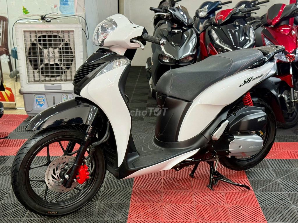 💥Honda ShMode 2018 Bản Sport khóa SmartKey Biển72. Mua bán Xe máy tại Thành phố Thủ Đức Tp Hồ Chí Minh được đăng bởi XE MÁY THỦ ĐỨC hình 3