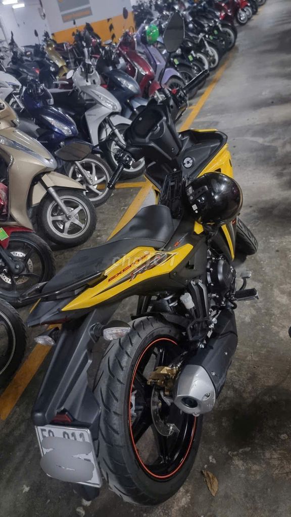 Xe máy Yamaha Exciter 155 VVA Vàng Đen. Mua bán Xe máy tại Quận 7 Tp Hồ Chí Minh được đăng bởi Hanna Tran hình 4