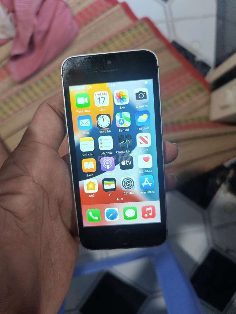 Apple iPhone SE 64GB Bạc Đã dùng. Mua bán Điện thoại tại Thành phố Thủ Đức Tp Hồ Chí Minh được đăng bởi điện tử gia re hình 1