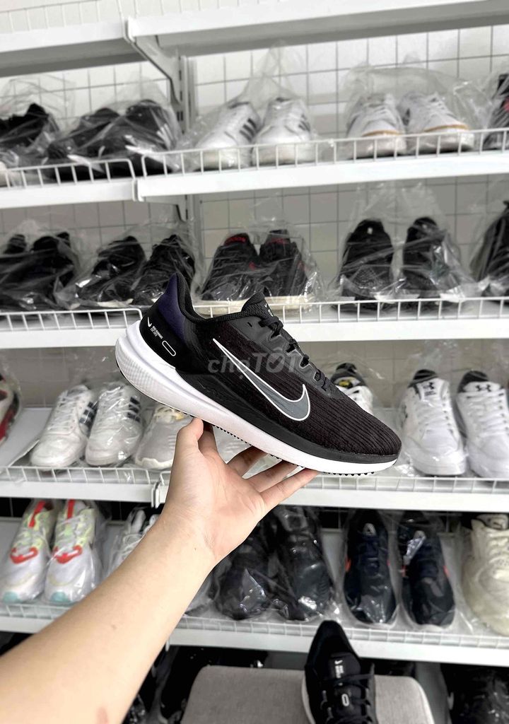 Giày chạy bộ Nike Winflo 9 Đen trắng 43. Mua bán Giày dép tại Huyện Yên Mỹ Hưng Yên được đăng bởi Tiệm Giày Cũ 89 hình 1