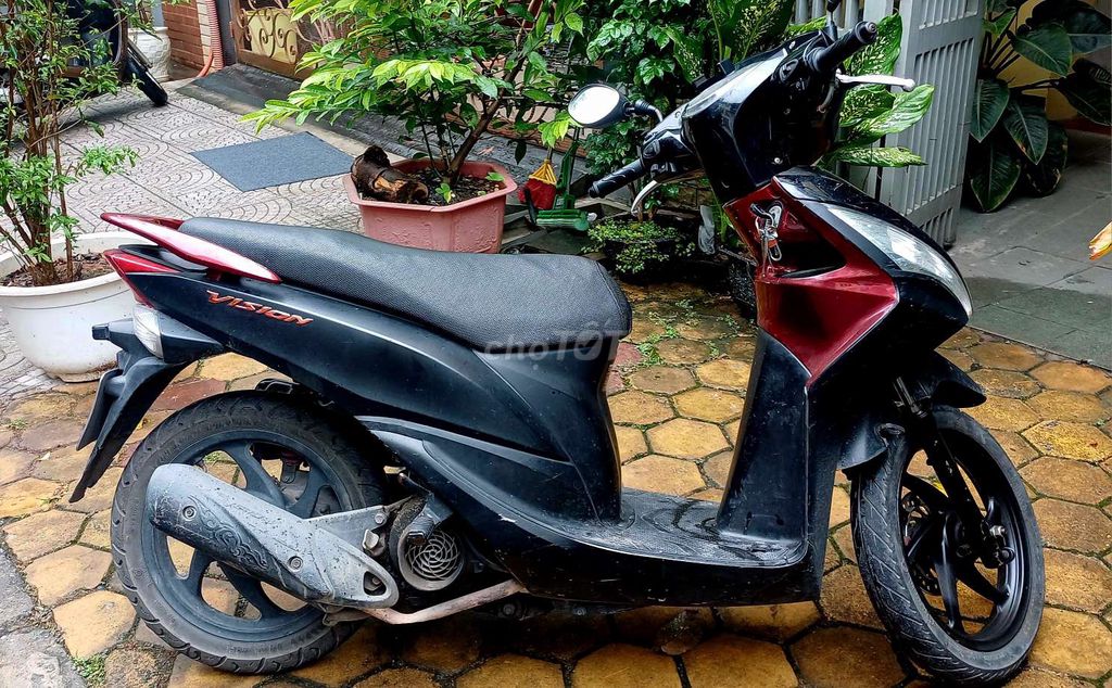 Honda Vision 2012 красно-чёрный