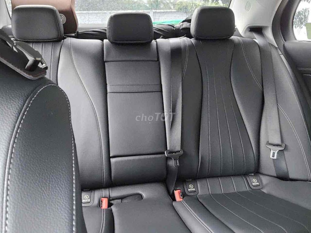 Mercedes Benz E Class 2022 E200 Exclusive - 26V. Mua bán Ô tô tại Thành phố Thủ Đức Tp Hồ Chí Minh được đăng bởi Nguyễn Dương hình 4
