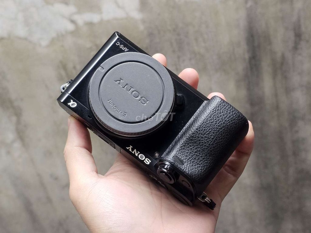 Sony A6000 ( body )