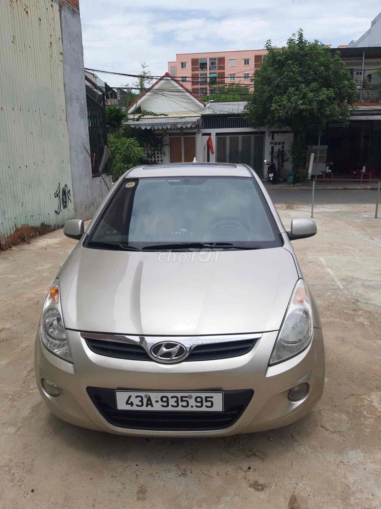 Hyundai i20 2012 хэтчбек с автоматической коробкой передач из песочного золота