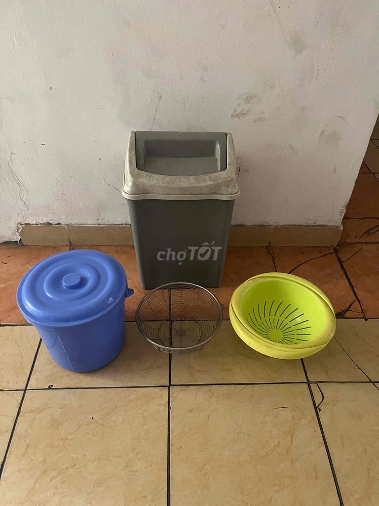 Thùng rác nhựa màu Xám. Mua bán Nội thất, đồ gia dụng khác tại Quận Cầu Giấy Hà Nội được đăng bởi Giang hình 1