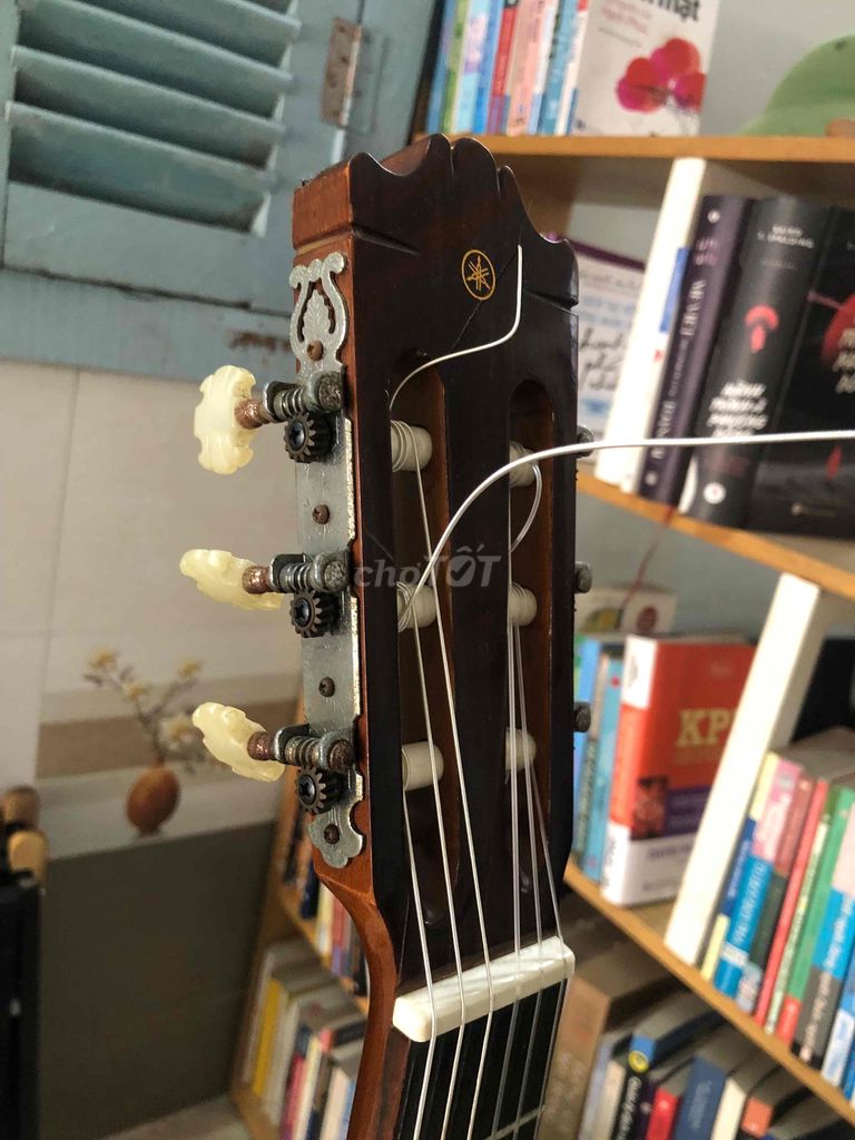 Cần bán đàn guitar Yamaha C180 , nguyên zin