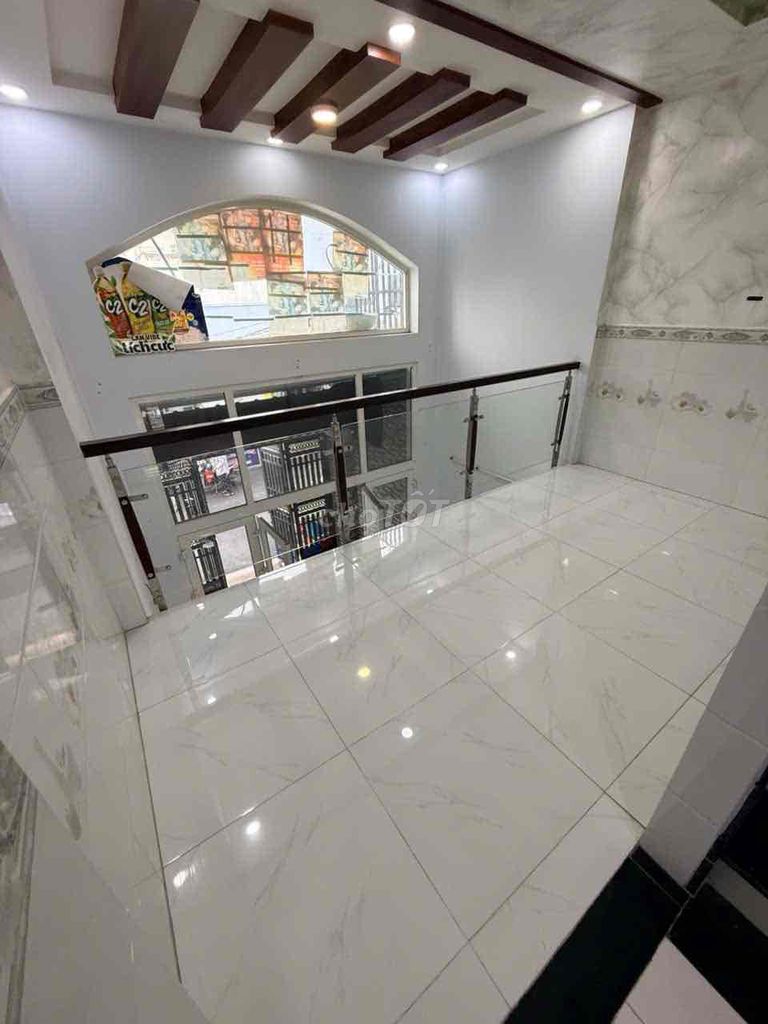 Дом рядом с промзоной Тан Бинь, 5x22м (110м2), 3 этажа