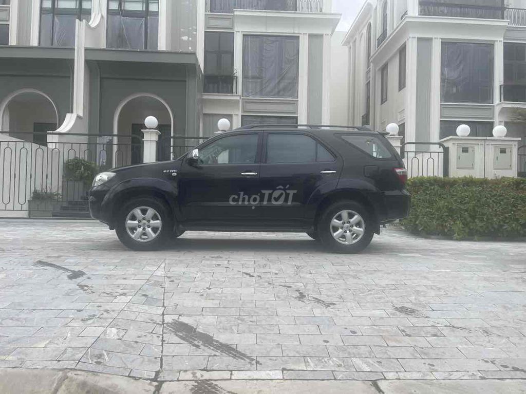 Toyota Fortuner 2010 số Tự Động. Mua bán Ô tô tại Quận Tây Hồ Hà Nội được đăng bởi long hình 1