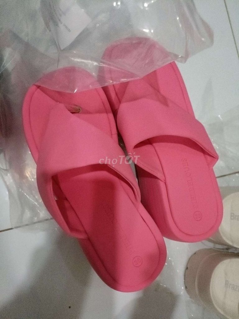 Dép bánh mì 9 phân size 38. Mua bán Giày dép tại Quận 4 Tp Hồ Chí Minh được đăng bởi Lan hình 1