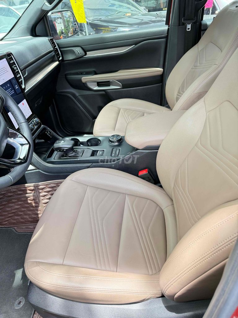 Everest 2023 Titanium AT 4x4 nội thất nâu hiếm.. Mua bán Ô tô tại Quận 1 Tp Hồ Chí Minh được đăng bởi Quynh Nguyen hình 7