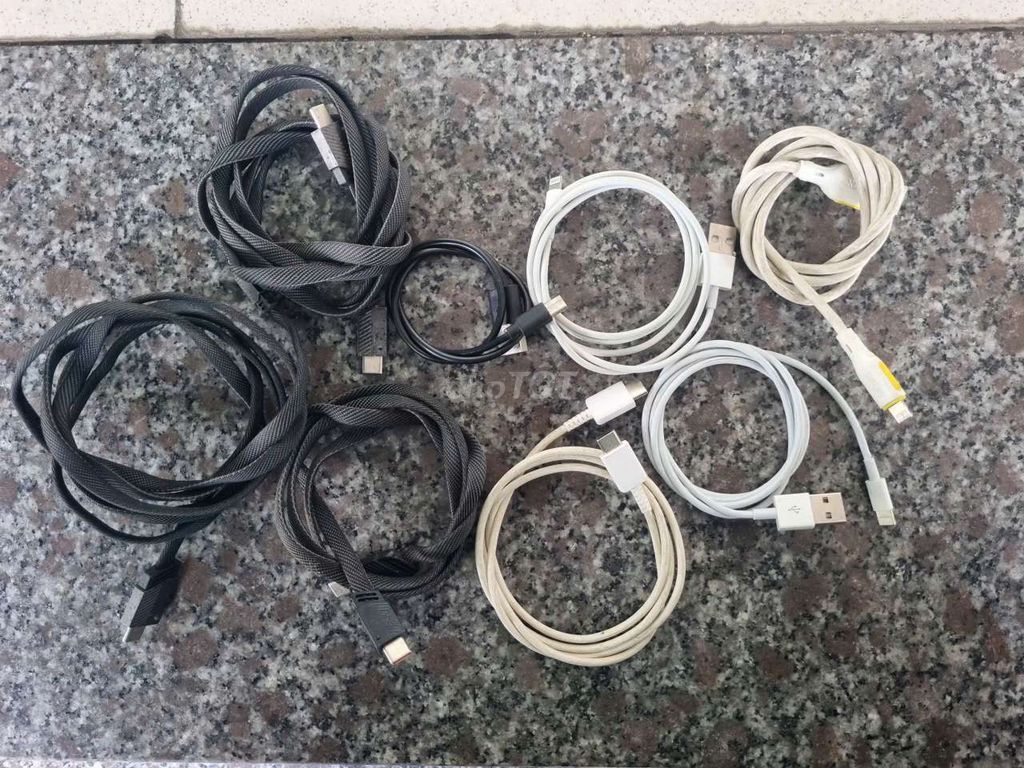 Dây sạc Đen, Trắng, Kem. Mua bán Phụ kiện (Màn hình, Chuột...) tại Thành phố Quảng Ngãi Quảng Ngãi được đăng bởi Hữu Hòa Nguyễn hình 1