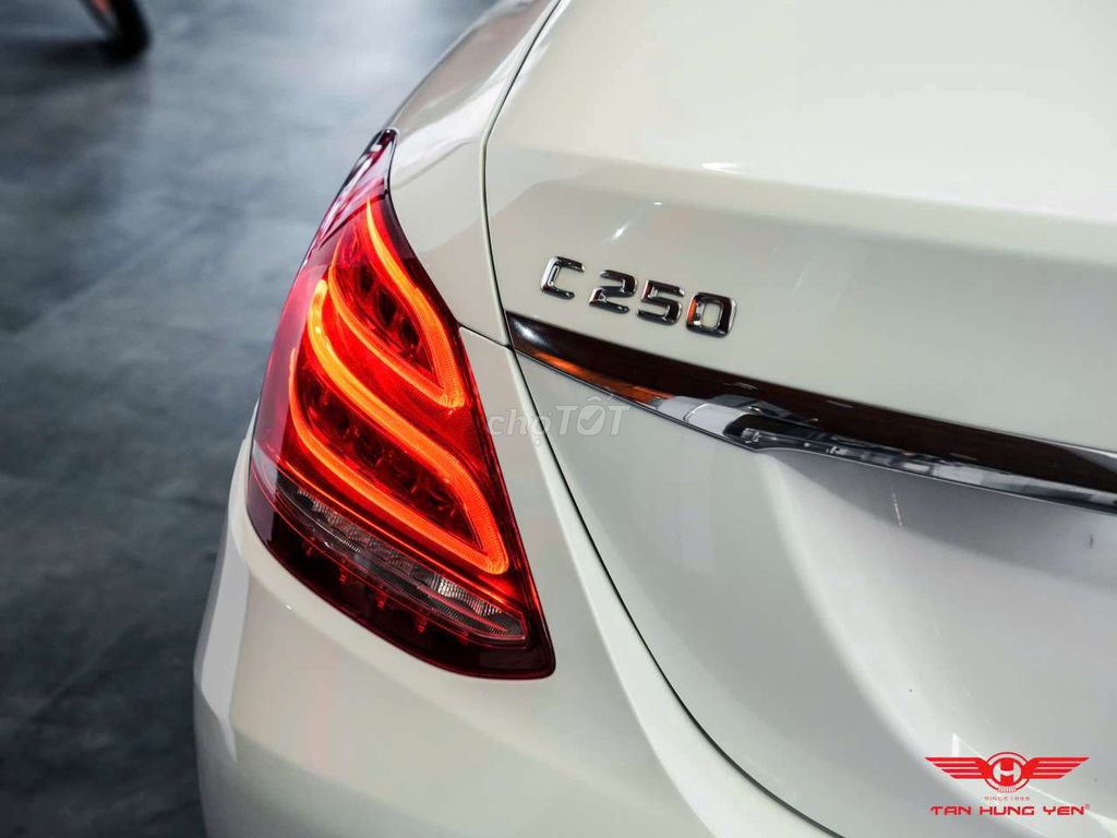 🌧️ Mercedes C250 , 2016 🌧️
 xe cực đẹp. Mua bán Ô tô tại Quận Hải Châu Đà Nẵng được đăng bởi TÂN HƯNG YÊN AUTO hình 6