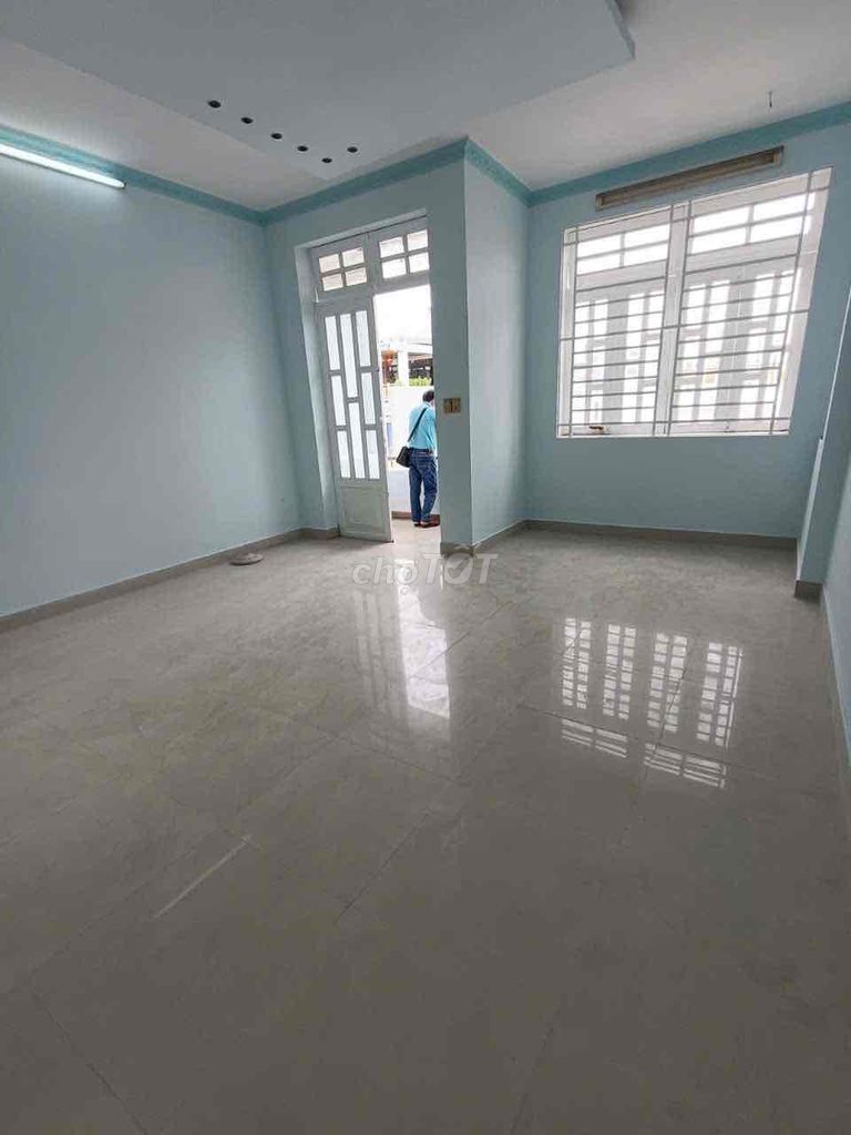 Nhà Nguyên Căn Hẻm Công viên 8M Thông. 5x17m Trệt 2 Lầu ST,5PN,4wc