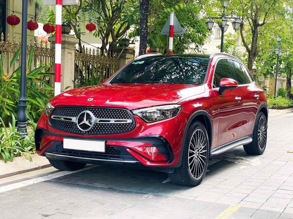 GLC 300 4Matic all new 2023 - 9000 km 2,2 Tỷ lấy. Mua bán Ô tô tại Quận 1 Tp Hồ Chí Minh được đăng bởi Lưu Thế Hoàng hình 3