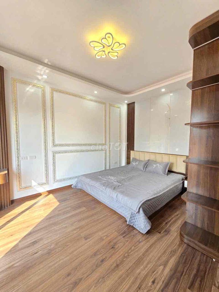 Новый дом 40м², 5 этажей, 3 спальни, полная меблировка, ул. Лыонг Кань Тьен