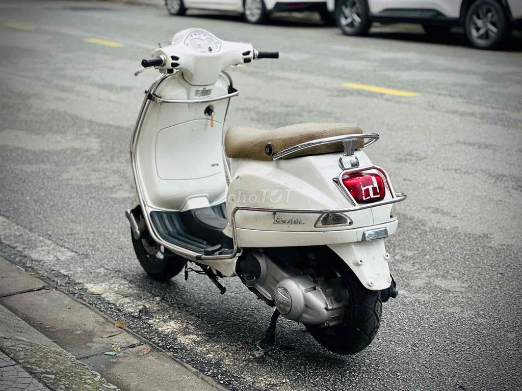 Piaggio Vespa LX 125 Trắng. Mua bán Xe máy tại Thành phố Huế Thừa Thiên Huế được đăng bởi DVCĐ Toàn Thắng hình 7