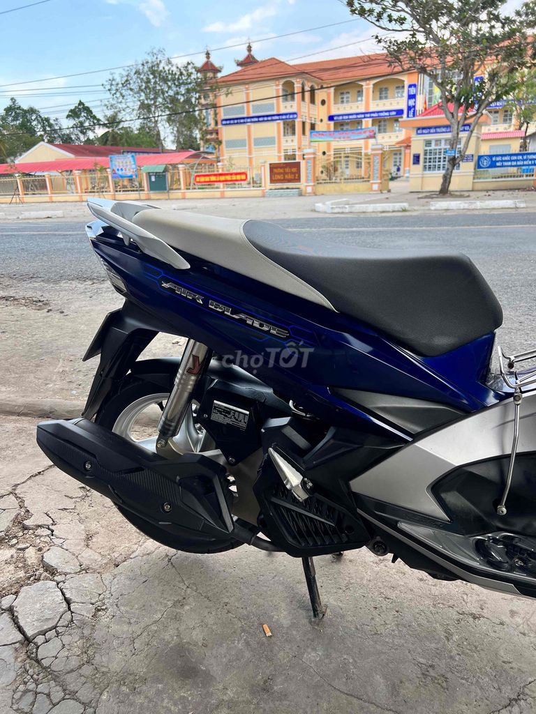 Airblade Fi xe đẹp Máy Zin. Mua bán Xe máy tại Huyện Lai Vung Đồng Tháp được đăng bởi Cửa Hàng Xe Gắn Máy PHONG uy tín hình 5