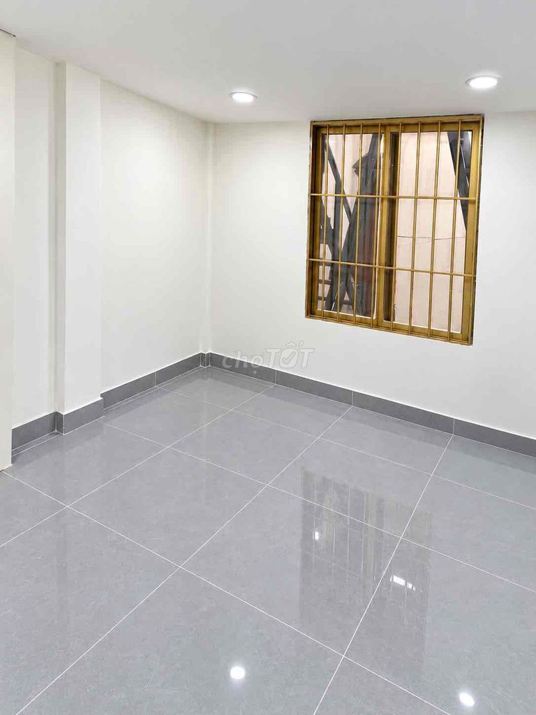 Продажа квартиры на первом этаже, 68м², район 10 - 4,25 млрд