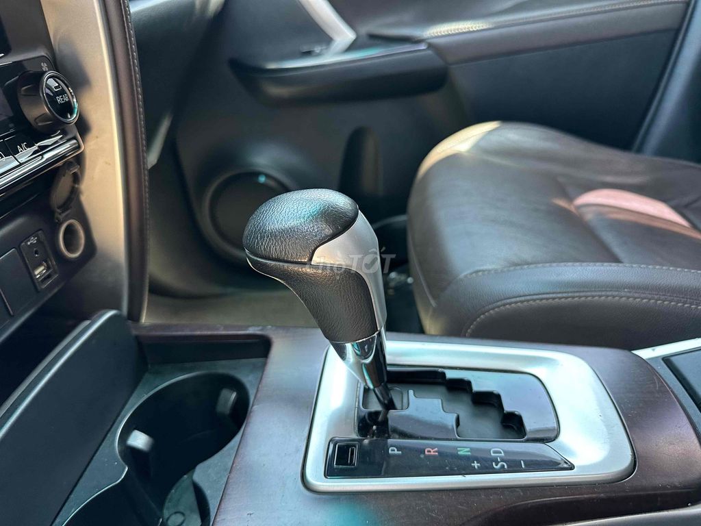 Toyota Fortuner 2019 2.8V 4x4 AT - 7c tự động. Mua bán Ô tô tại Quận Bình Thạnh Tp Hồ Chí Minh được đăng bởi phuongneo hình 15